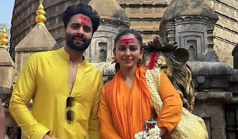 Rakul Preet- Jackky : रकुल जॅकी भगनानी गुवाहाटीत; कामाख्या मंदिरातून फोटो व्हायरल