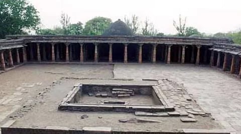 1909 मध्ये धार संस्थानाने भोजशाळेला संरक्षित स्मारक घोषित केले हाेते.