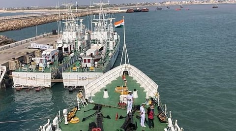 गुजरात किनाऱ्याजवळ ४८० कोटींचे अंमली पदार्थ जप्त, ६ पाकिस्तानी अटकेत