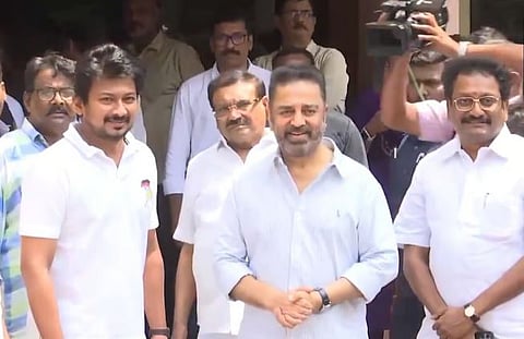 कमल हसन आज (दि.९) मार्च चेन्नईतील डीएमके कार्यालयात पोहोचले. येथे त्यांचे स्वागत मंत्री उदयनिधी स्टॅलिन यांनी केले.