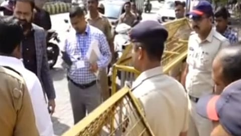 नामनिर्देशनपत्र दाखल करताना