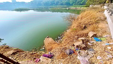 जलस्रोतांची सुरक्षा रामभरोसे…