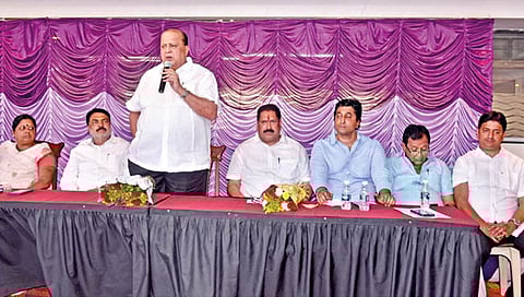 शाहू महाराजांना संधिसाधूंनी निवडणुकीत उतरवले : पालकमंत्री हसन मुश्रीफ