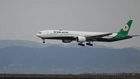 EVA Air Flight | प्रवाशाचा जीवन संपविण्याचा प्रयत्न, विमानाचे इमर्जन्सी लँडिंग, जाणून घ्या नेमकं काय घडलं?