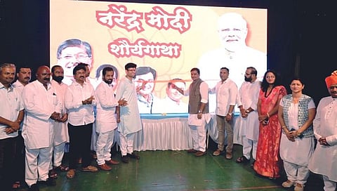 पंतप्रधान मोदी यांच्यावरील पोवाडा दिल्लीत पोहोचवा : खा. महाडिक