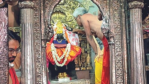 कोल्हापूर : अंबाबाई मूर्तीची तज्ज्ञांकडून पाहणी