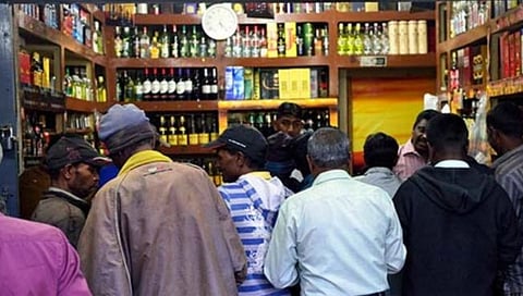 तळीरामांसाठी झिंगाट निर्णय! होळीच्या दिवशी रात्री उशिरापर्यंत सुरु राहणार दारूची दुकाने