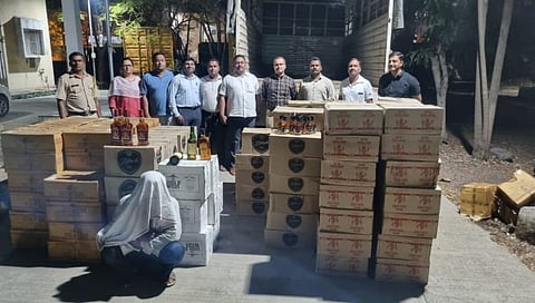 देवळा-नाशिक मार्गावर आयशरच्या चोर कप्प्यात अवैध मद्यसाठा; २३ लाखांचा मुद्देमाल जप्त