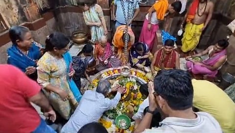 बीड : महाशिवरात्रीनिमित्त परळी वैजनाथ मंदिर सज्ज