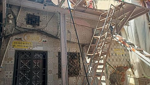 Mumbai Sakinaka News : साकीनाका येथे धार्मिक तेढ निर्माण करणाऱ्या ‘कट्टरपंथीया’च्या घरावर हातोडा