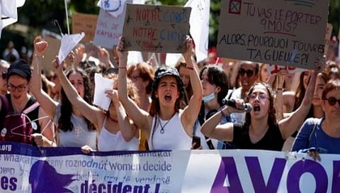 फ्रान्समध्ये गर्भपात आता घटनात्मक अधिकार