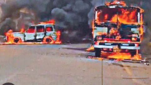 कर्नाटकात मिरचीचे दर पडल्याने शेतकरी भडकले; ब्याडगीमध्ये वाहने पेटवली