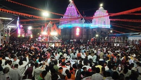 हिंगोली: भाविकांच्या अलोट गर्दीत नागनाथांचा रथोत्सव उत्साहात