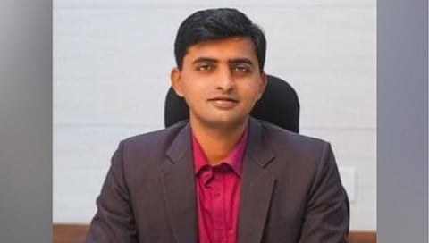 शासकीय योजनांचा लाभ घेऊन उन्नती साधा : जिल्हाधिकारी येडगे