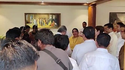 चंद्रकांत पाटील सुनेत्रा पवार यांच्या भेटीसाठी ‘सहयोग’वर