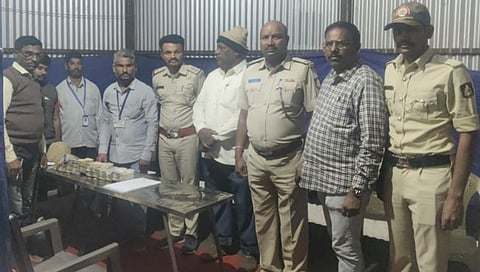 Lok Sabha Election 2024 : कोगनोळी नाक्यावर निवडणूक आयोगाची कारवाई; लाकूड व्यापाऱ्याची १४ लाखाची रोकड जप्त