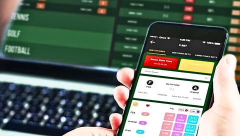 IPL betting : IPL सामन्यांवर दुबईतून ऑनलाइन सट्टेबाजी; युपीतून १२ जणांना अटक