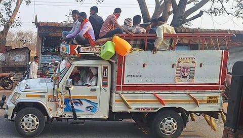 वाशिम: रिसोडमधून मजुरांचे रोजगारासाठी स्थलांतर; वाड्या-वस्त्या ओसाड
