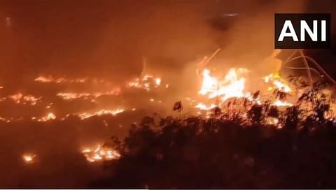 भिवंडी परिसरात भंगार गोदामाला भीषण आग