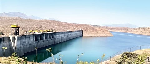 भंडारदरा, निळवंडे धरणांसह 12 जलसाठ्यांचे पोट खपाटीला !