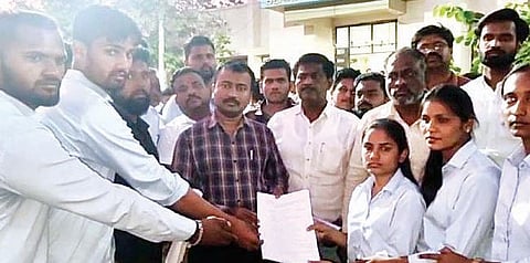 रत्नदीप संस्थाध्यक्षाविरुद्ध विद्यार्थ्यांचा ठिय्या : तहसीलदारांना निवेदन