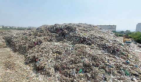 कचरा प्रकल्पात हजारो टन कचरा पडून : नागरिकांचे आरोग्य धोक्यात