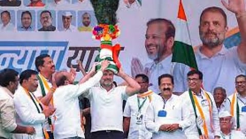 Rahul Gandhi : जमिनी आदिवासींच्या नावे करणार