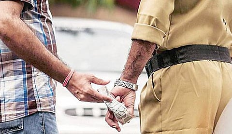 कोपरगावात दोन पोलिस कर्मचारी लाचेच्या जाळ्यात