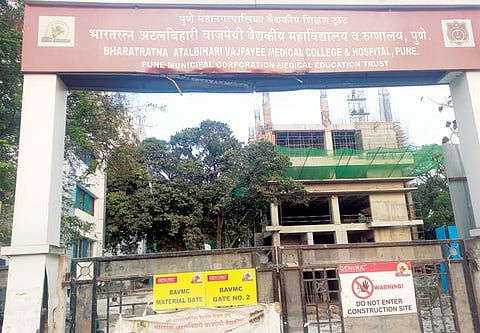 मेडिकल कॉलेजच्या विद्यार्थ्यांची धावाधाव : हॉस्पिटल, वसतिगृह वेगवेगळ्या ठिकाणी