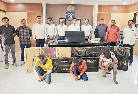 एलईडी चोर बनावट ग्राहकाच्या जाळ्यात; एलसीबीची कारवाई