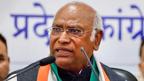 निवडणूक आयोगाने मल्लिकार्जुन खर्गेंना फटकारले