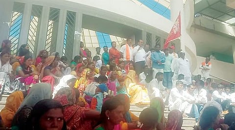 Srirampur : आदिवासी एकताच्या मूकमोर्चास प्रतिसाद