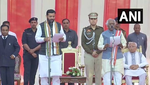 हरियाणाच्या मुख्यमंत्रीपदी आज ( दि. १२ मार्च ) नायब सिंग सैनी शपथबद्ध झाले. त्यांना राज्यपाल बंडारू दत्तात्रय यांनी पदाची आणि गोपनीयतेची शपथ दिली.