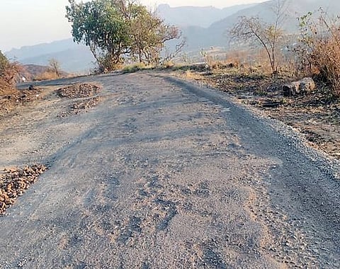 रांजण घाट रस्त्याची चाळण : पर्यटक, नागरिकांची गैरसोय