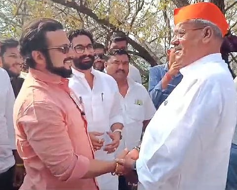 आढळराव आणि कोल्हें शिवनेरीवर समोरासमोर; एकमेकांना दिल्या ‘या’ शुभेच्छा..