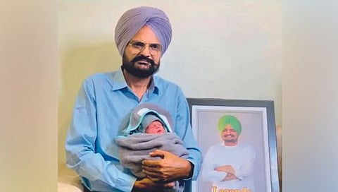 सिद्धू मुसेवालाच्या आईने दिला बाळाला जन्म