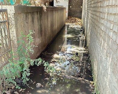 स्वच्छतागृह असूनही अडचण; नागरिकांचे आरोग्य धोक्यात : धायरी येथील चित्र