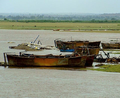 ‘उजनी’त फोफावला वाळू उपसा..