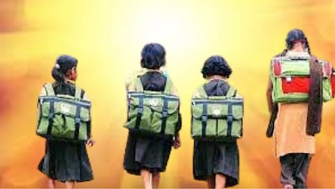 धुळे : वाढत्या उष्णतेचा तडाखा सहन होत नाही, शाळांना सुट्टी जाहीर करा – भाजपा प्रणित शिक्षक आघाडीची मागणी