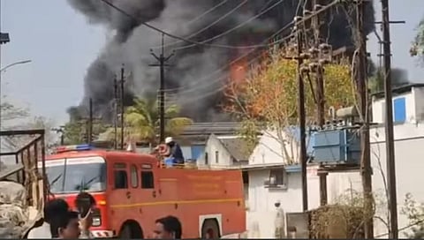 जळगाव : केमिकल कंपनीला भीषण आग, २० पेक्षा जास्त कामगार जखमी तर पाच जण गंभीर