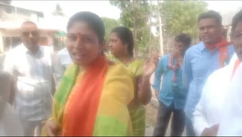 Raksha Khadse Raver Lok Sabha | चार कामे सांगा विचारत कोचूर ग्रामस्थांचा रक्षा खडसेंना विरोध, घ्यावा लागला काढता पाय