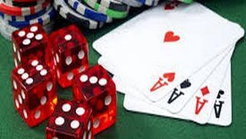 Dhule Crime | तडीपार गुन्हेगारासह 17 जणांना जुगार खेळताना पकडलं, गुन्हा दाखल