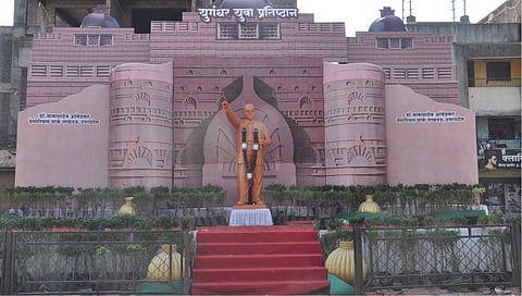 नाशिक : डॉ. आंबेडकर यांच्या जयंतीनिमित्त शहरात विविध ठिकाणी बाबासाहेबांना अभिवादन करण्यात आले. (छाया: रुद्र फोटो)