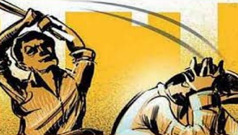 पिंपळनेर : तरुणाकडून वृद्धाच्या डोक्यात काठी टाकून अमानुष मारहाण