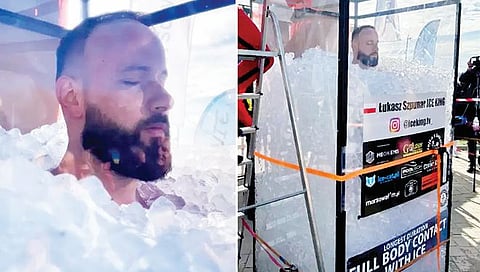 चार तास आईस बॉक्समध्ये उभे राहण्याचा विक्रम!