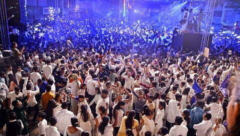 नाशिक : शहरातील मुख्य जयंती मिरवणुकीत सहभागी झालेले आंबेडकरी अनुयायी. (छाया : हेमंत घोरपडे)