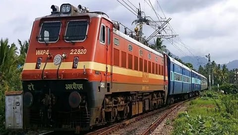 उन्हाळी हंगामात ३६ त्रिसाप्ताहिक वातानुकूलित रेल्वे गाड्या होणार सुरू