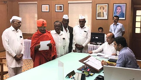 Shantigiri Maharaj Nashik Lok Sabha | नाशिकमध्ये मोठा ट्विस्ट, शांतीगिरी महाराजांनी शिवसेनेकडून भरला अर्ज