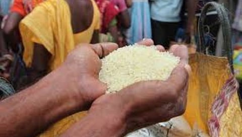पिंपळनेर : रेशनचा तांदूळ काळ्या बाजारात विक्रीला जातो तेव्हा….