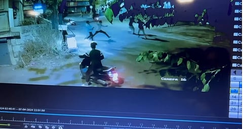 सिडको सावतानगर भागात रविवारी (दि.७) रात्री झालेल्या गोळीबार घटना सिसिटिव्हीत कैद.